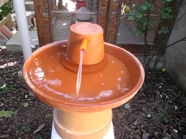 como hacer una fuente para los pajars os - Cómo se usa una fuente de agua