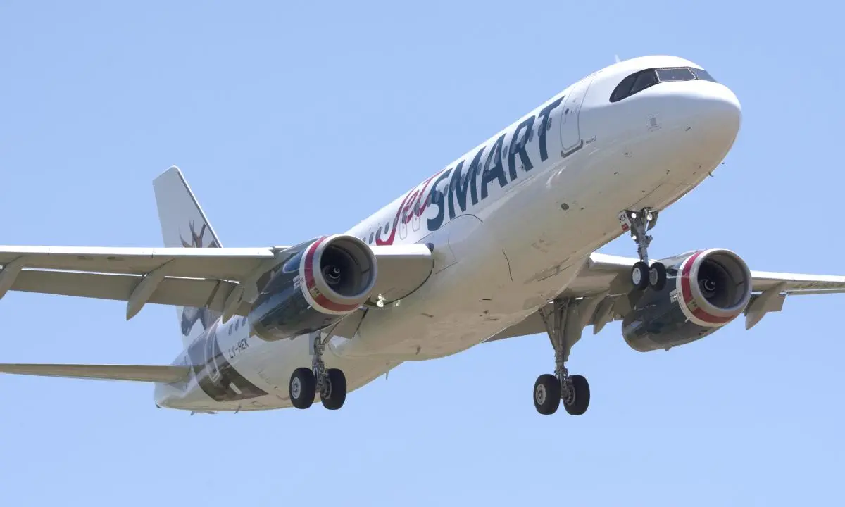 cual es la aerolinea colombiana que tiene el pajaro dorado - Cuándo empieza a volar JetSmart en Colombia