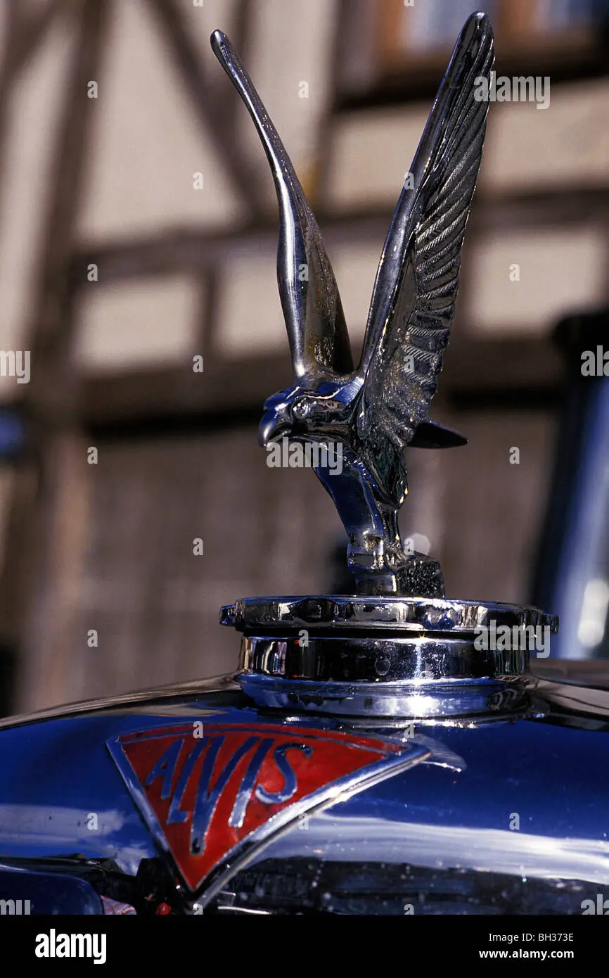 auto con insignia de ave en el capot - Qué significa el símbolo de Pontiac